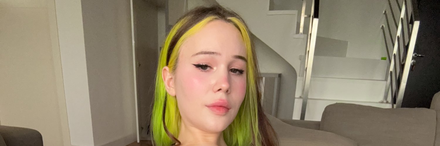 eva_peeachesx's profile banner image