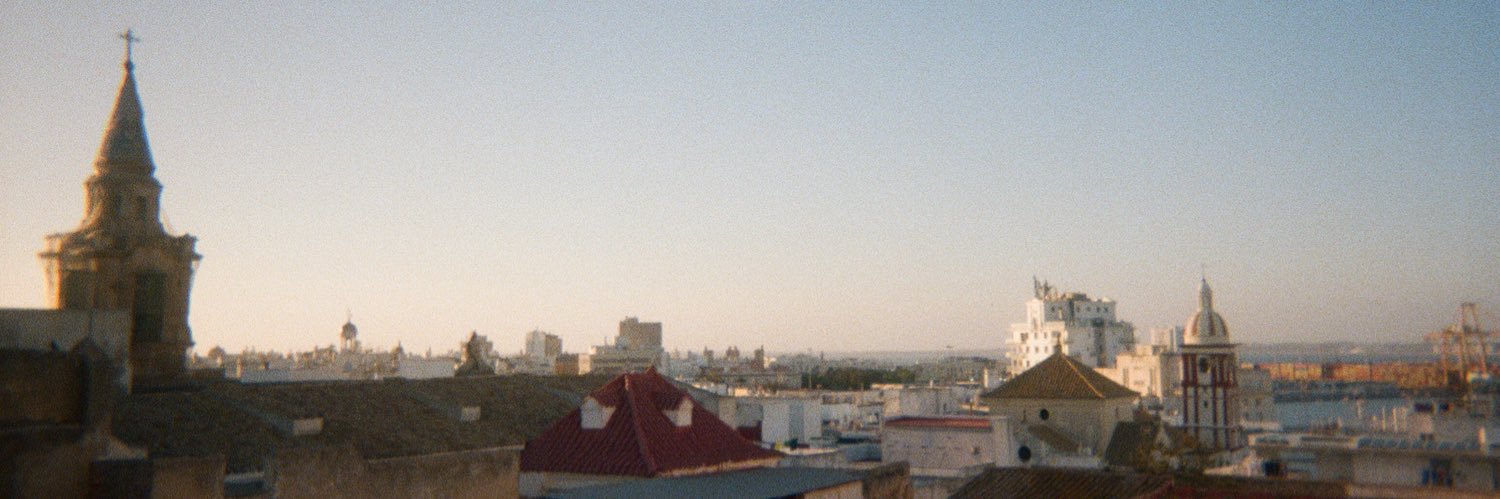 veronicaiom's profile banner image