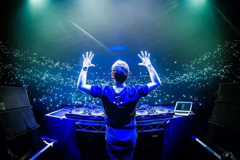 NicolasR08's profile banner image