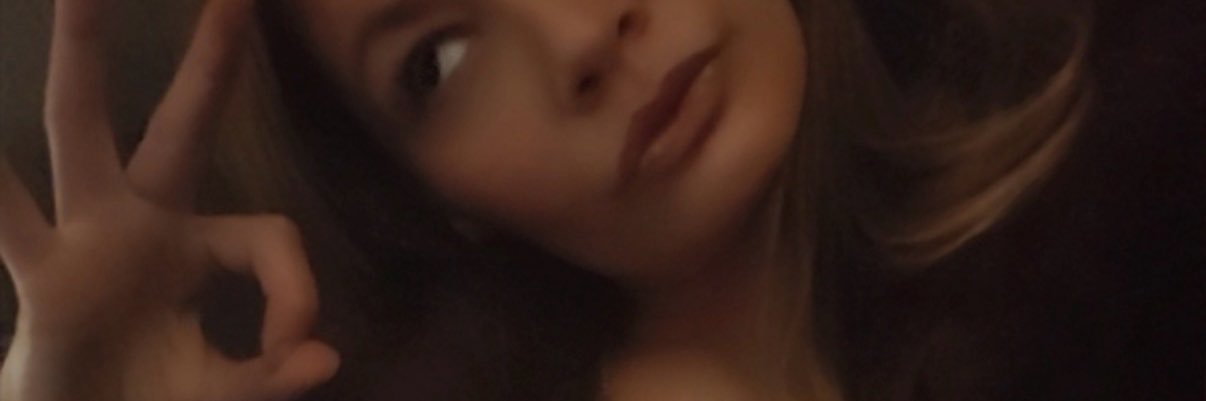 modelchiik999's profile banner image
