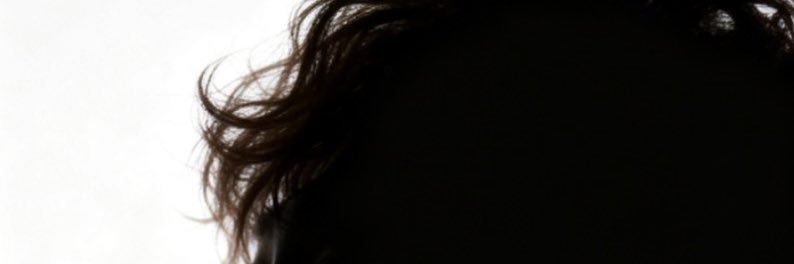 黙ってニコニコしてろよ banner