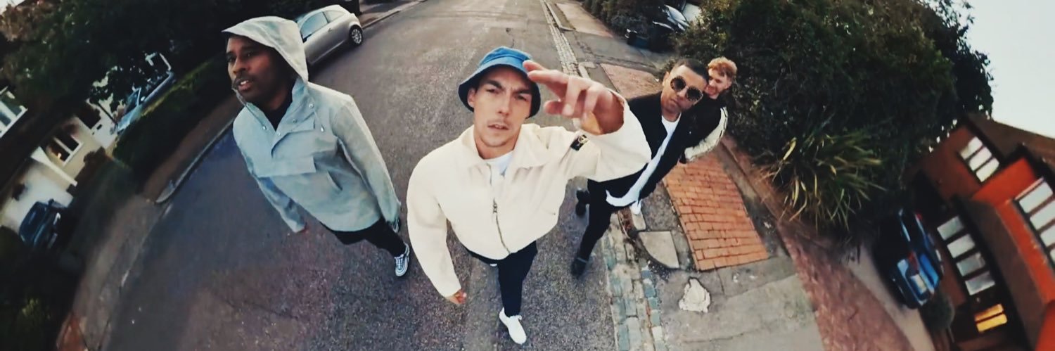 Elliot Simpson banner