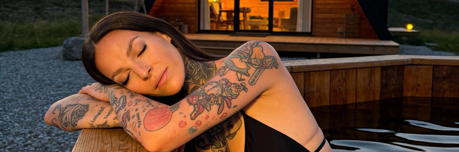 BrownieyQueeni's profile banner image