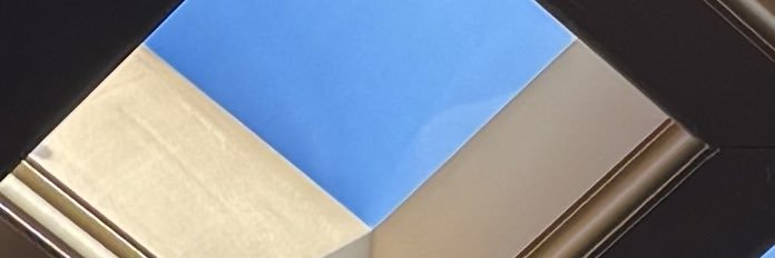 M P banner