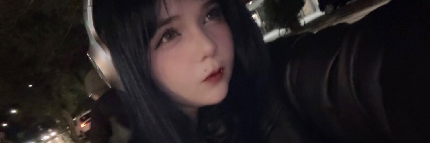 mikkichiffon's profile banner image