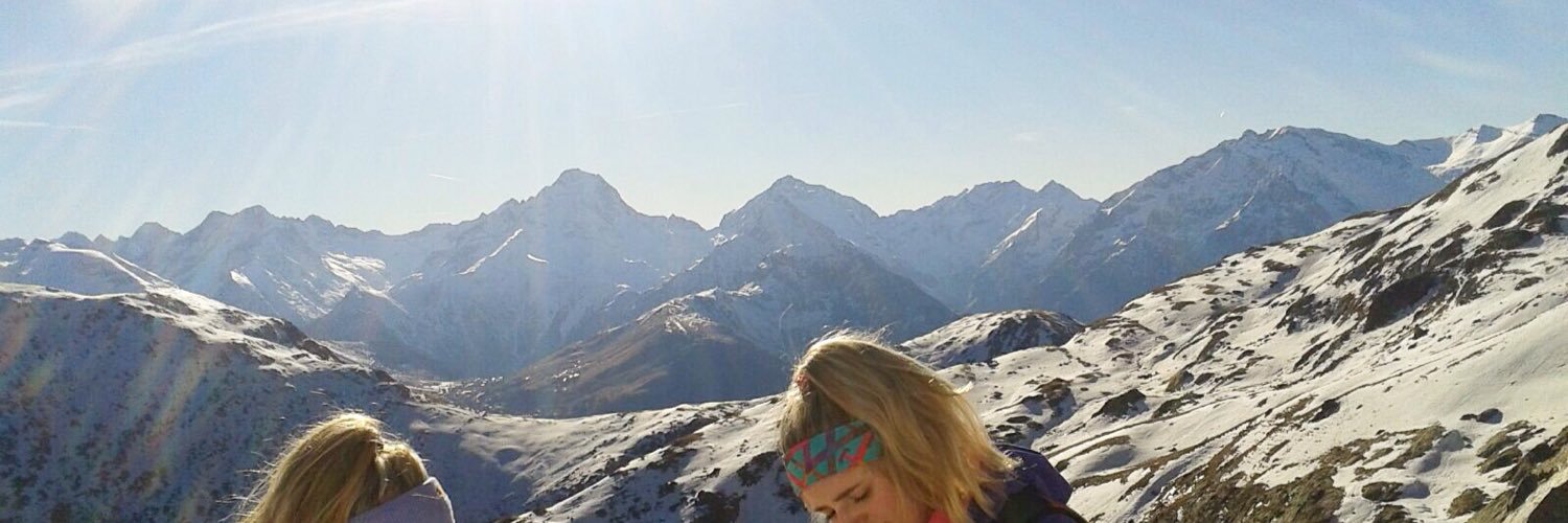 emmwardy's profile banner image