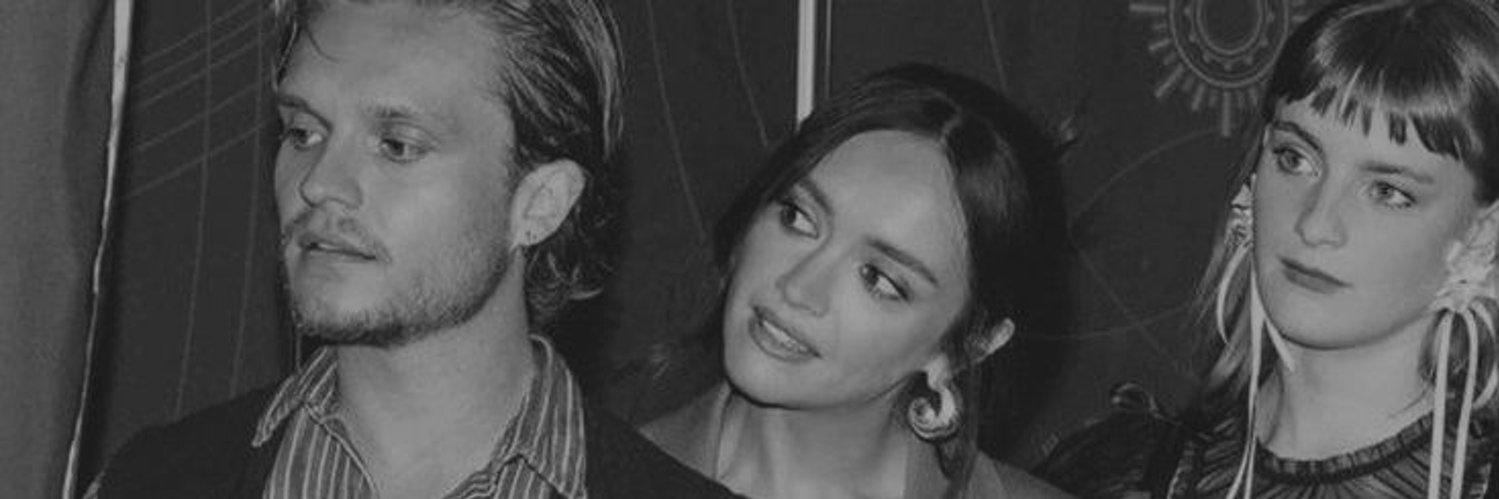 B banner