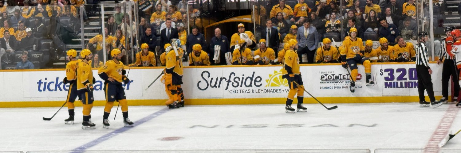 e - Lea 🧃💙💛 banner