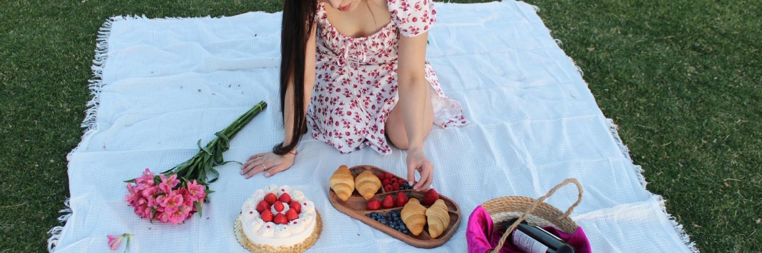 Lili_bloom1's profile banner image