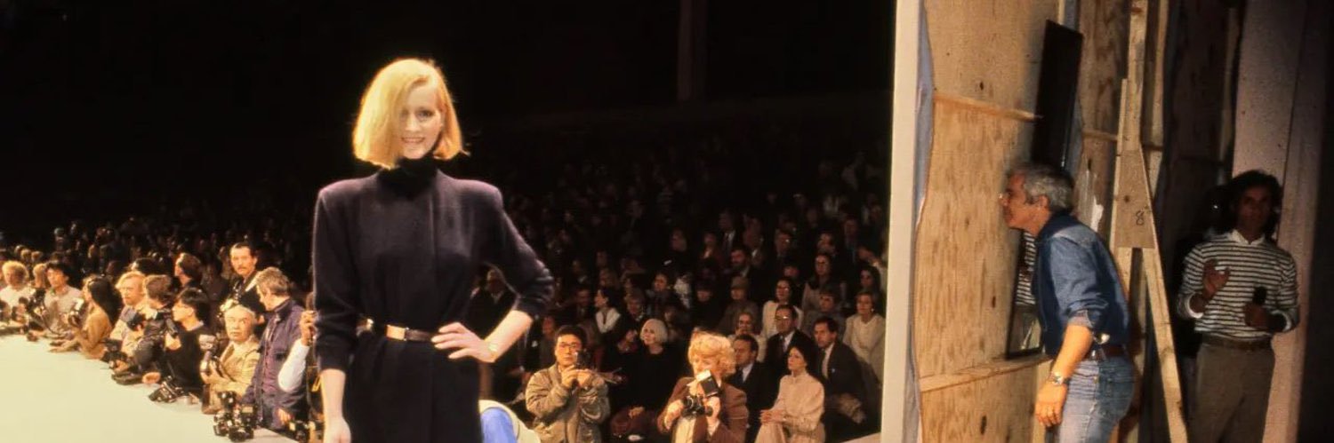 Un corvo ispiratore e loquace banner