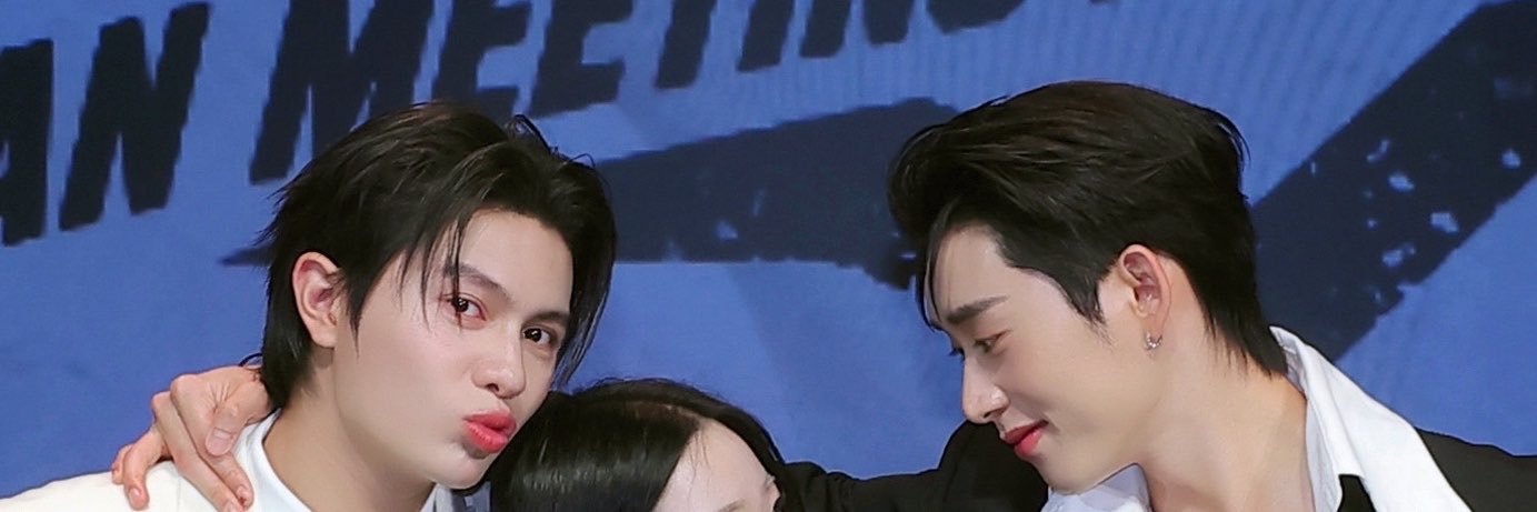 w_x_est's profile banner image