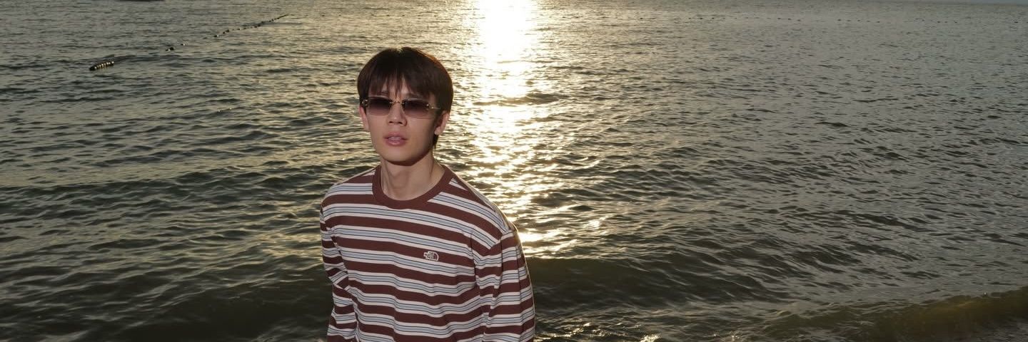thapinth's profile banner image