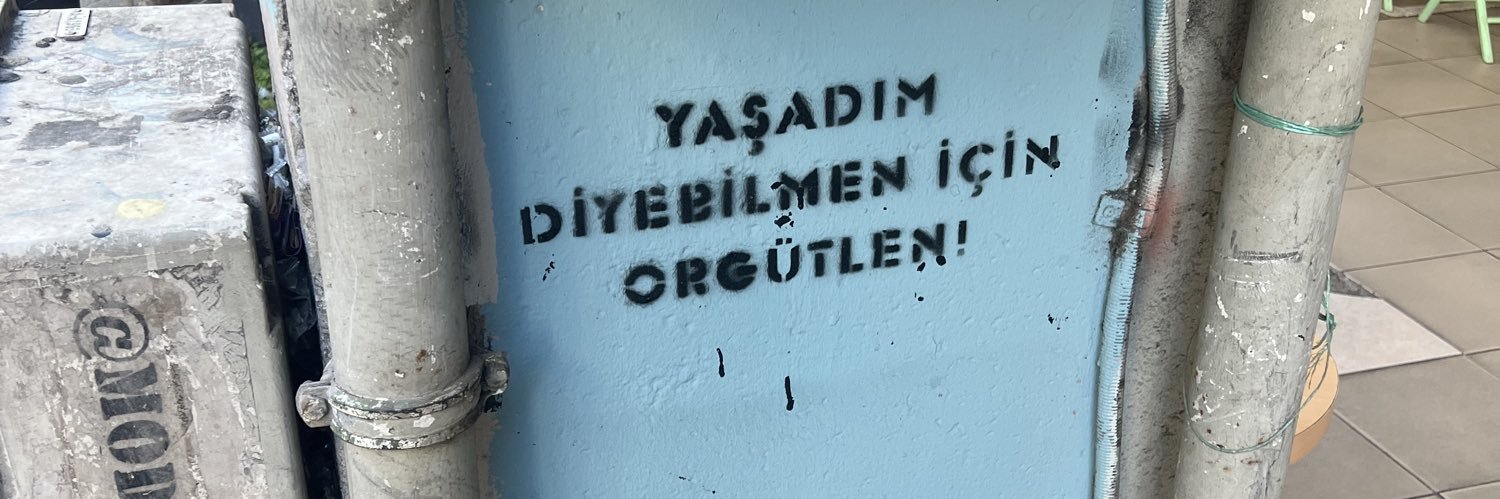 Dêran - never bow banner