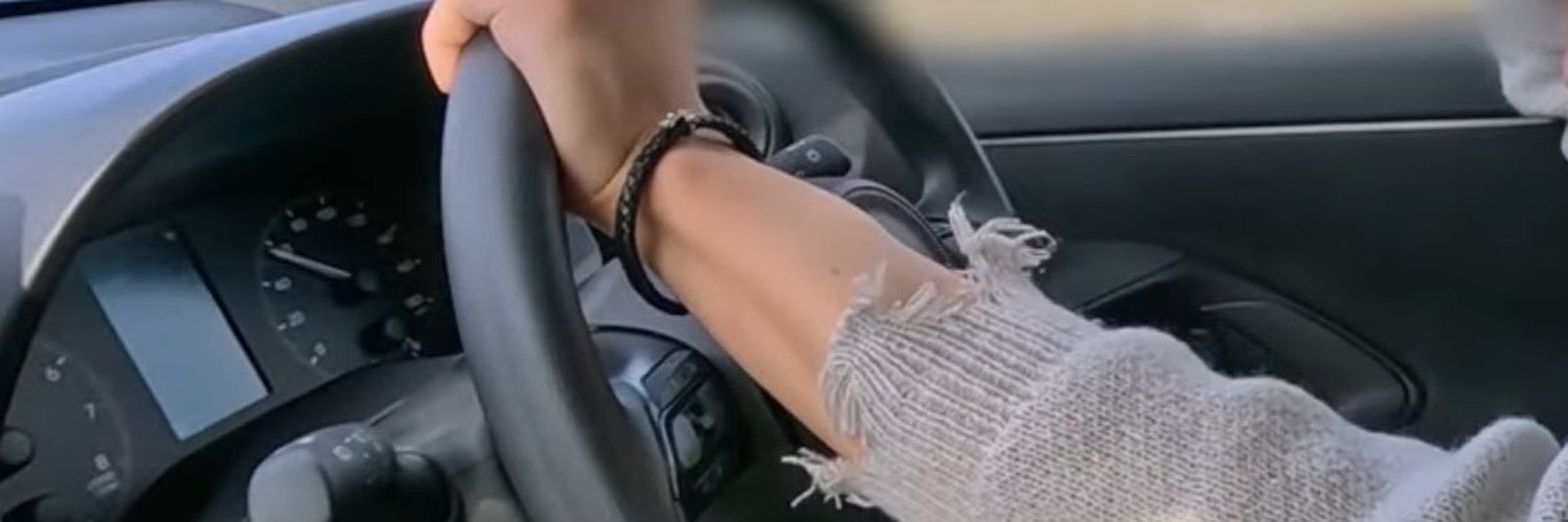 ゆら🍸💛@無言フォローでお迎え中 banner