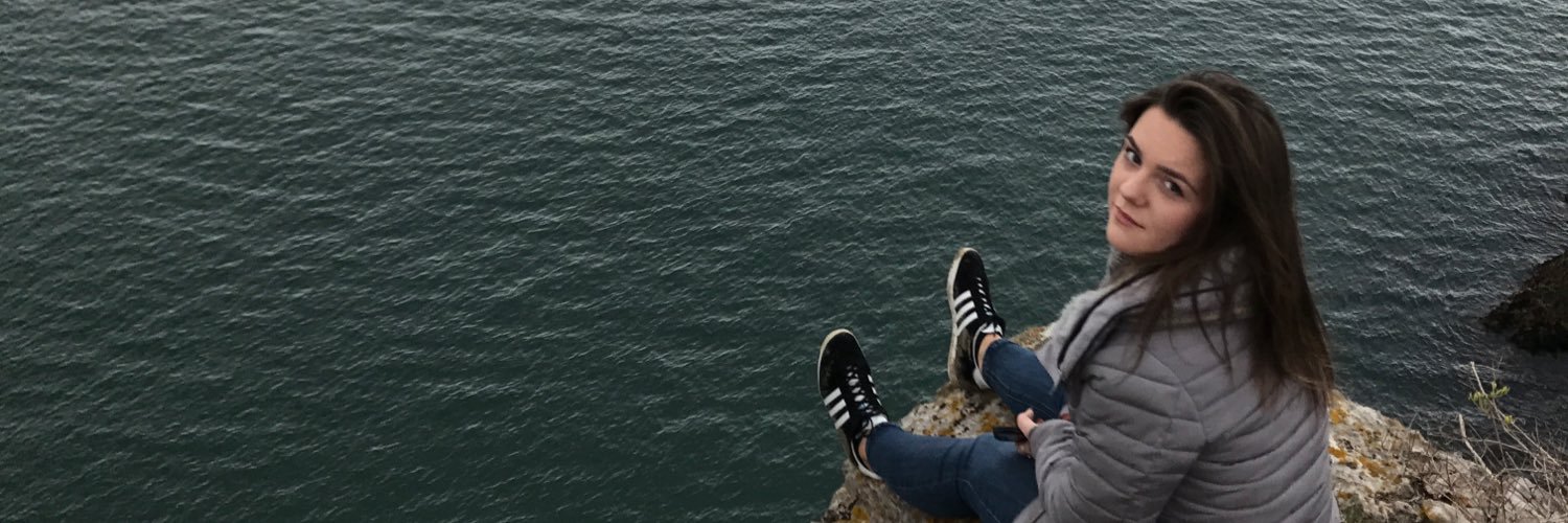lizzyanjo's profile banner image