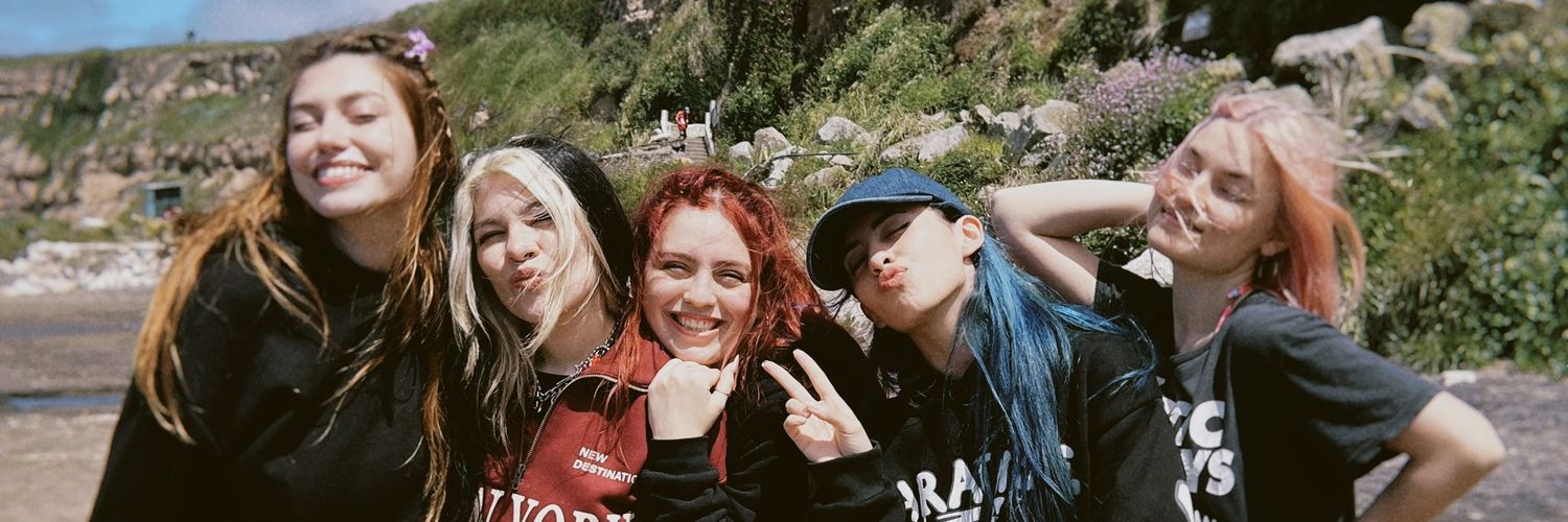 Vicky_32❄️ banner