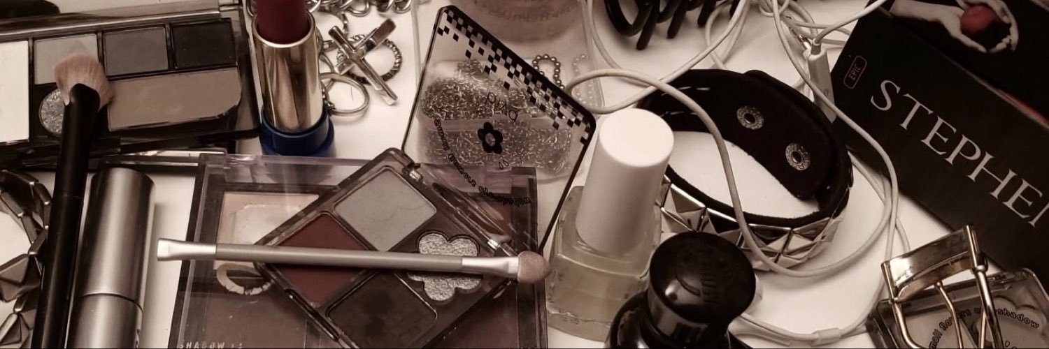 violetgetssmol's profile banner image