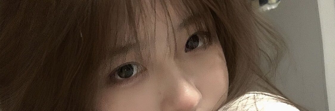 林允兒 banner