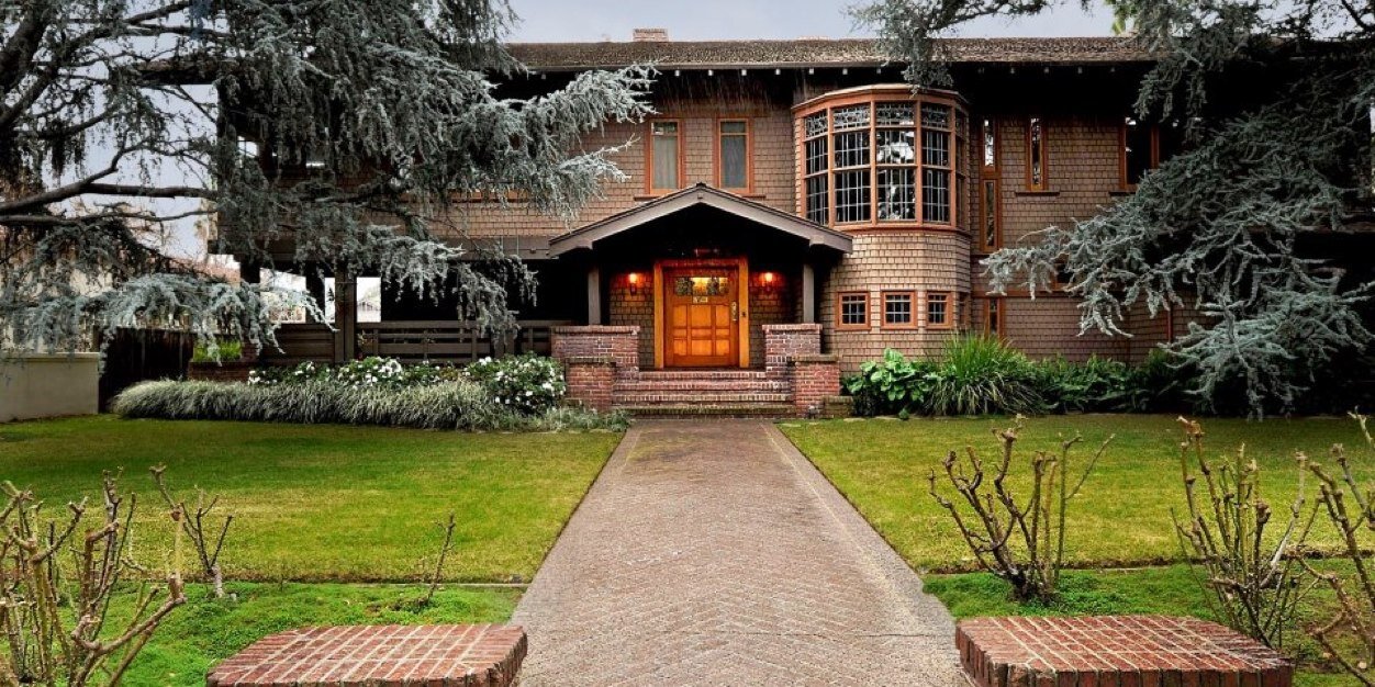 RealEstateKate's profile banner image