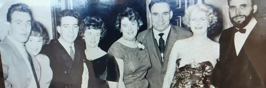 Janet L Ellis🇬🇧🥂⚽️⭐⭐ banner