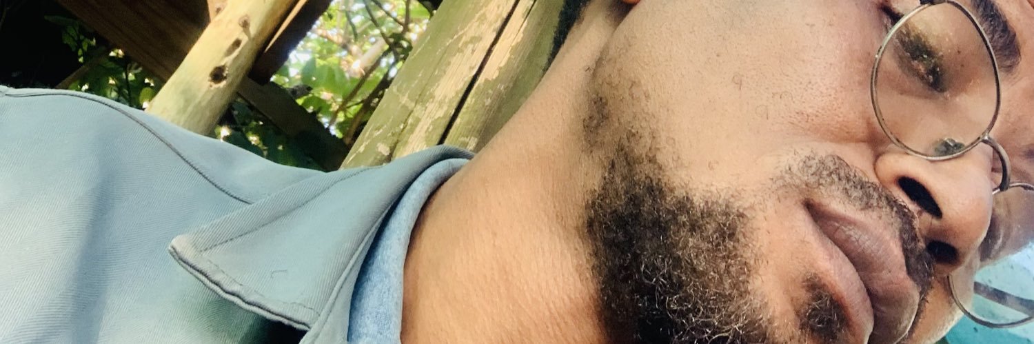 Q banner