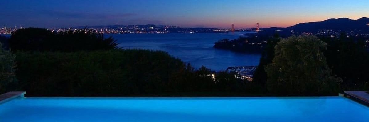 D banner