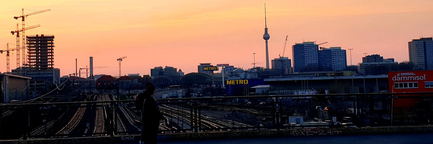 IzzTheBizz's profile banner image
