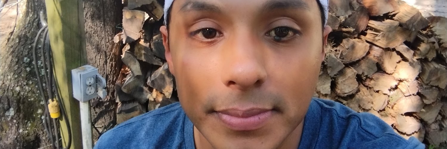 Rveliz28's profile banner image