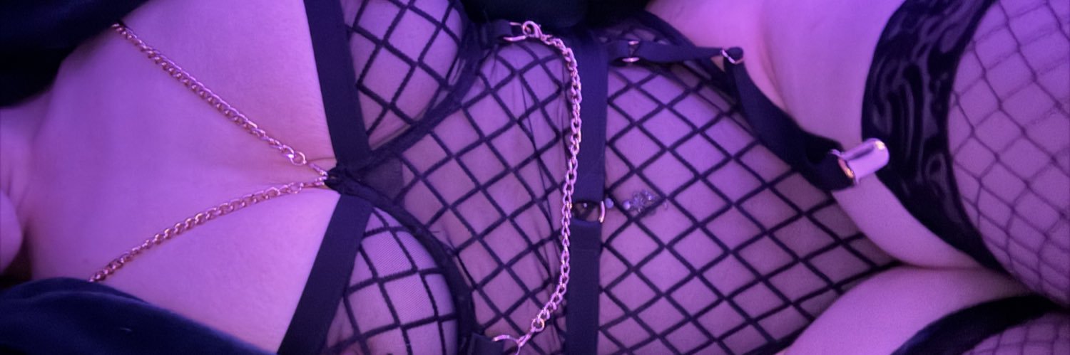 Busty Alien banner