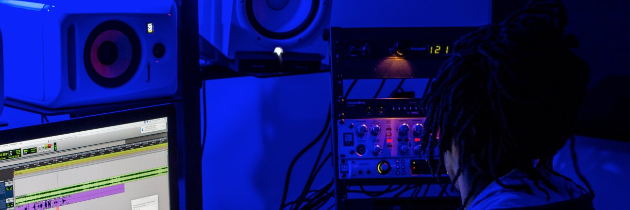 StatiQ banner
