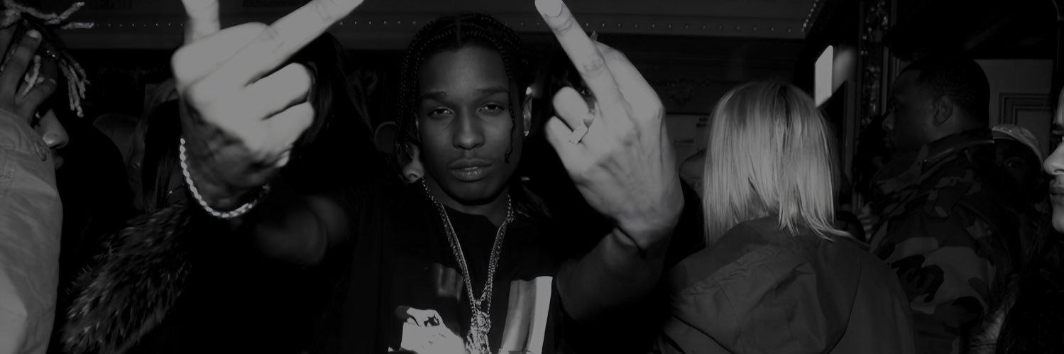 𝒲. banner