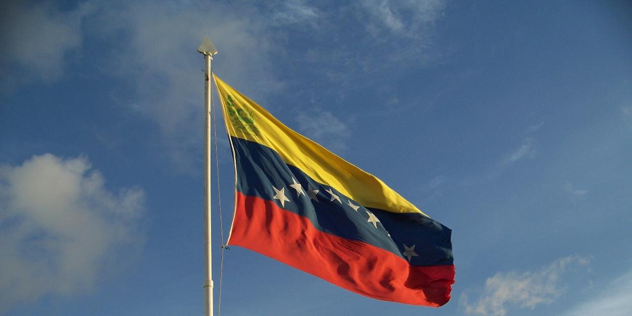 LujosoVzla's profile banner image