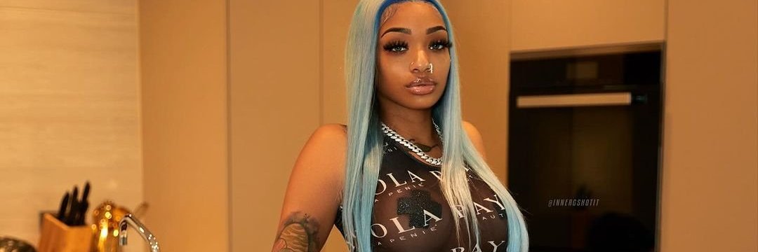 Sexy yella banner