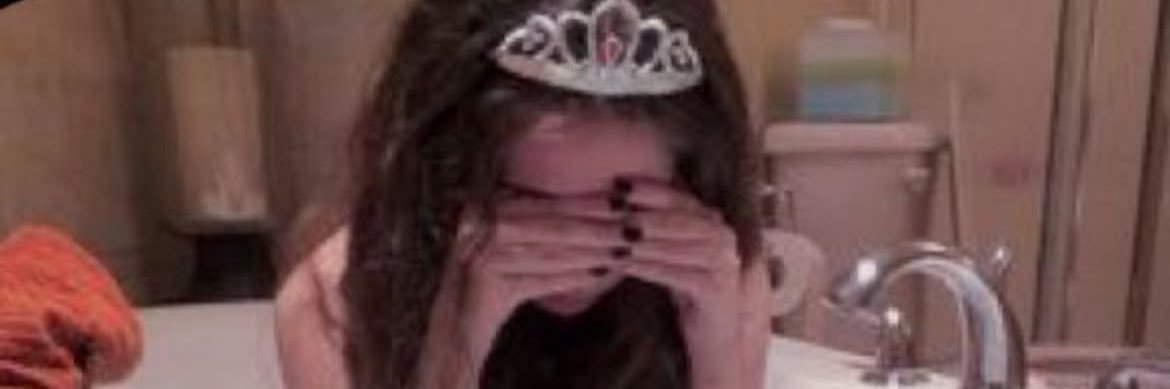 caucasianelsa's profile banner image