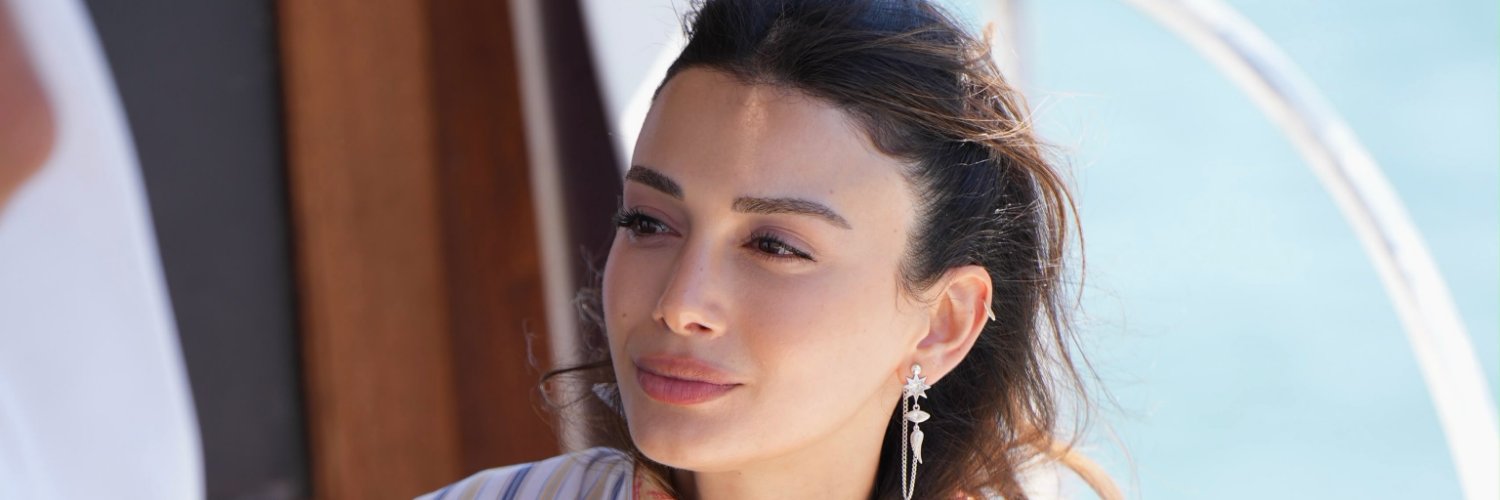 ozgecholic's profile banner image