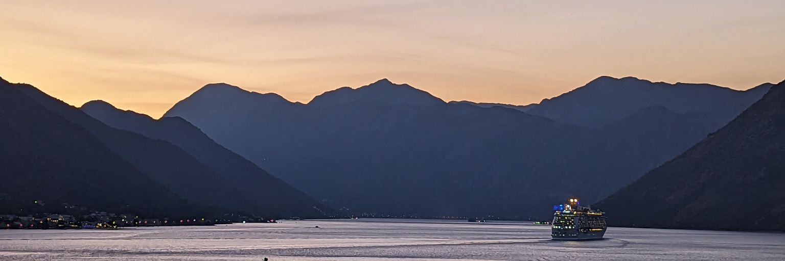 fi_q's profile banner image