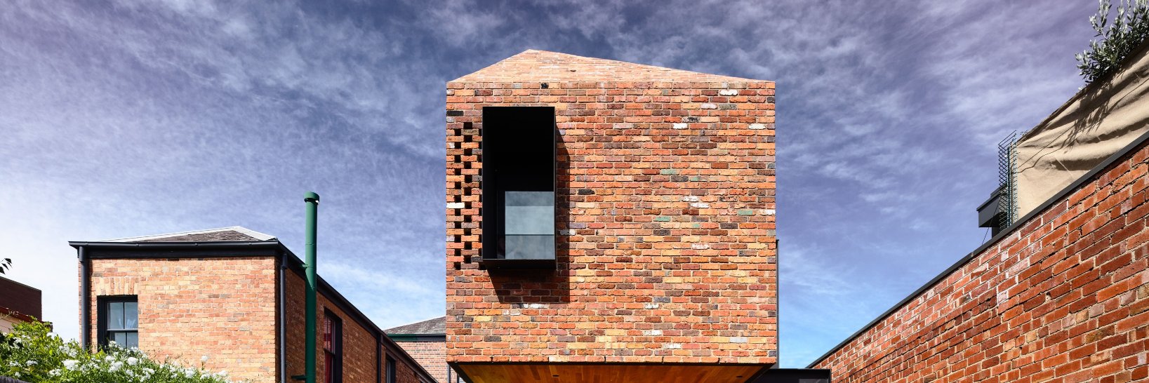 HOUSES magazine banner