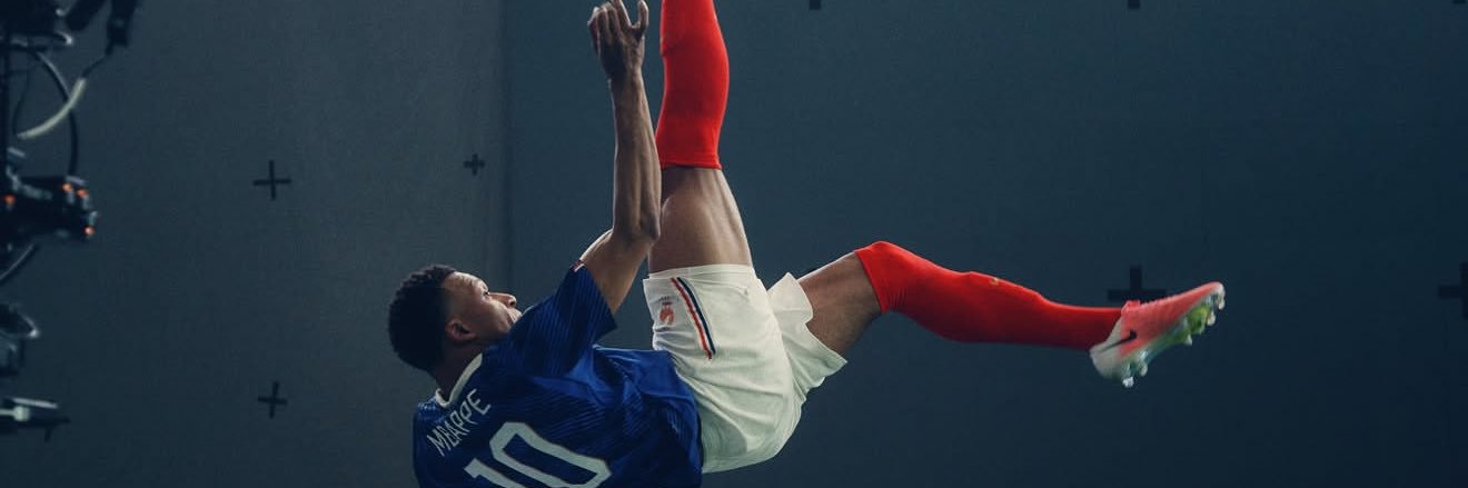 G || 10 banner