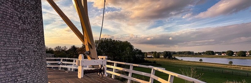 ByEstrella's profile banner image