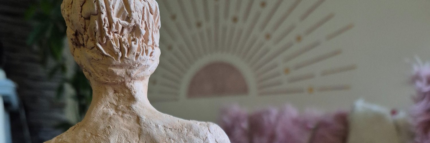 Sandy 🏺🪴 banner