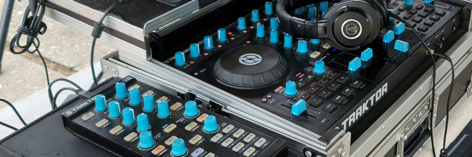 househead17's profile banner image