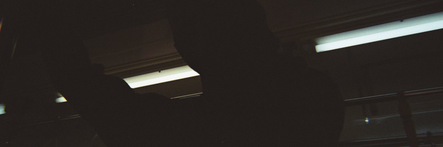 S banner
