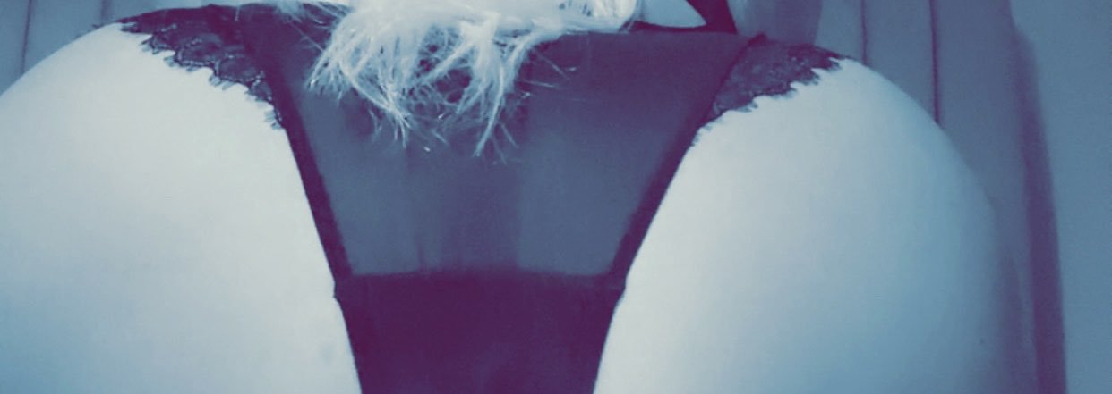 discreetblondee's profile banner image