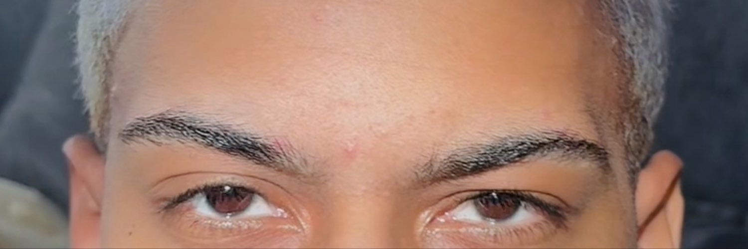 taviiou's profile banner image