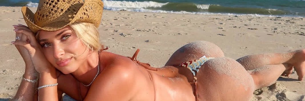 Alexa_Adams_3's profile banner image