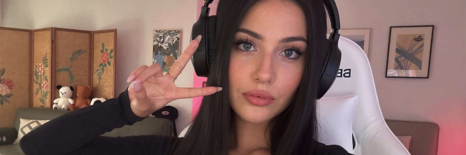 itsmolly_rose's profile banner image