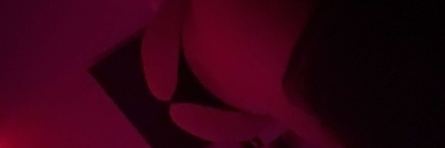 islawett's profile banner image