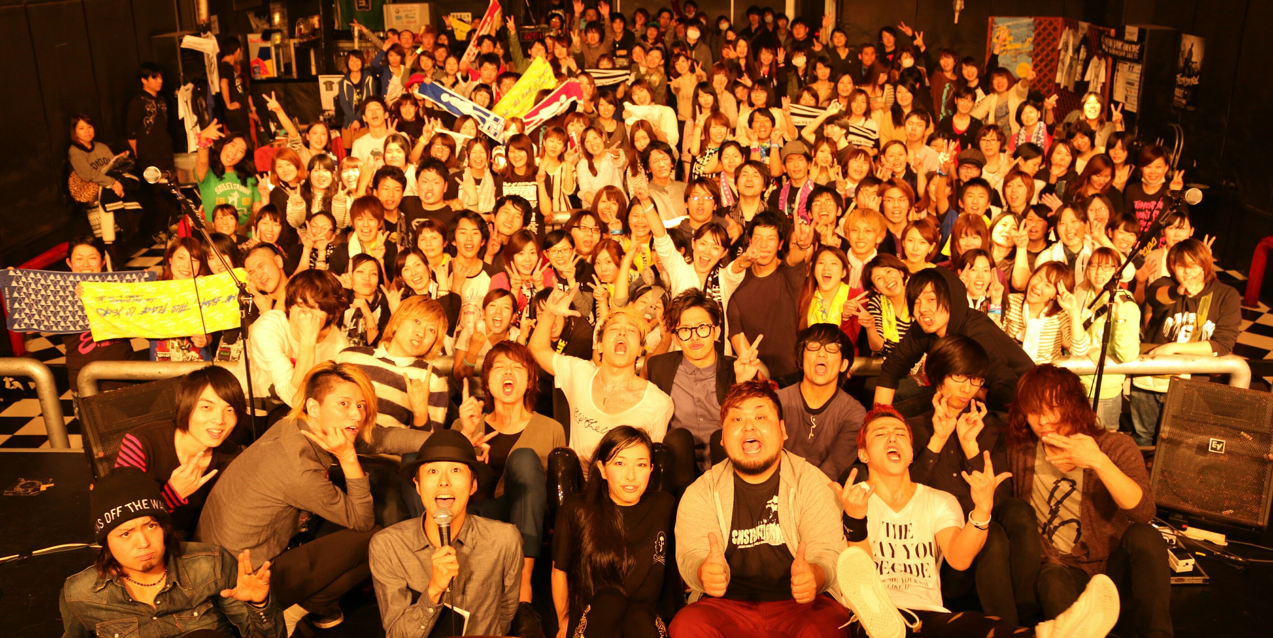 hitopharup's profile banner image