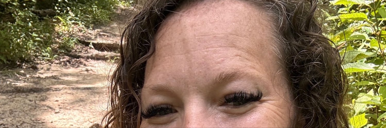 EmmaThomps4a's profile banner image