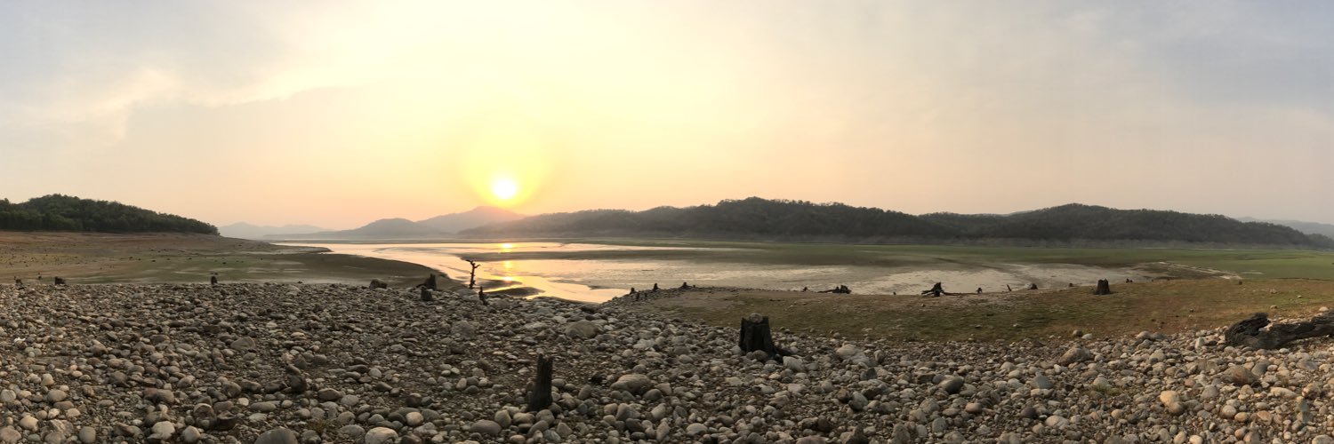 sahnivi's profile banner image